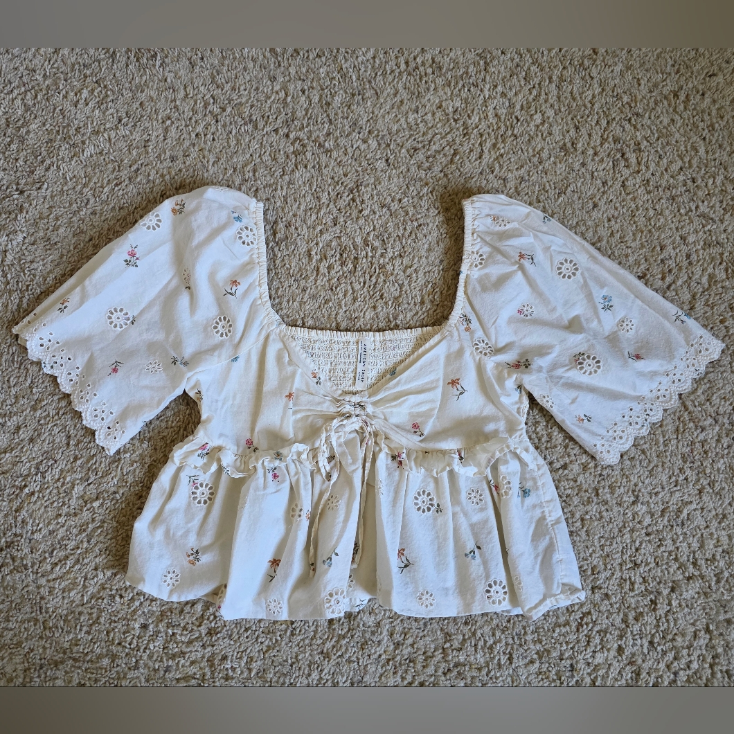 American Eagle Outfitters White Floral Blouse